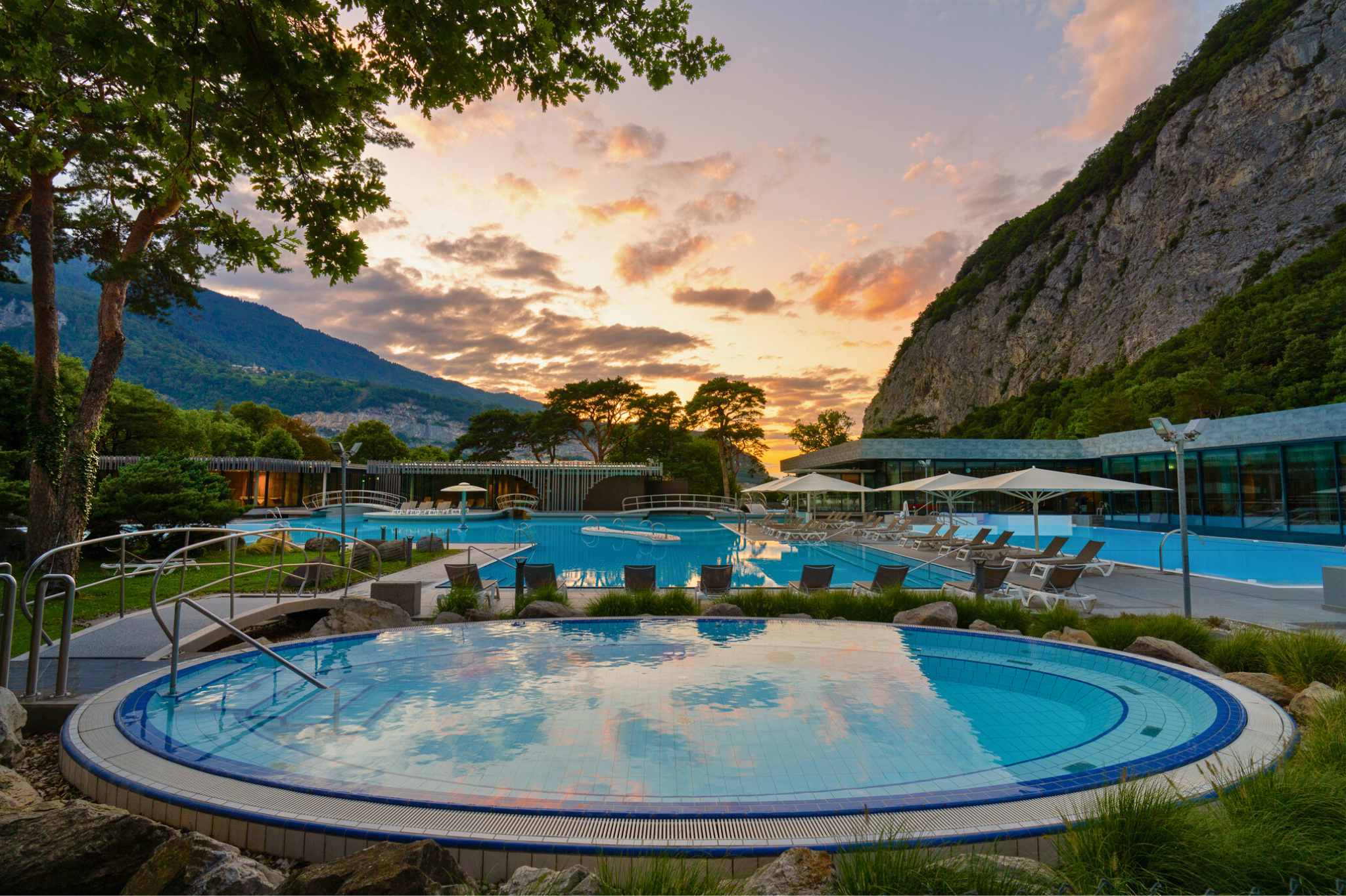 Bains thermaux au coucher du soleil